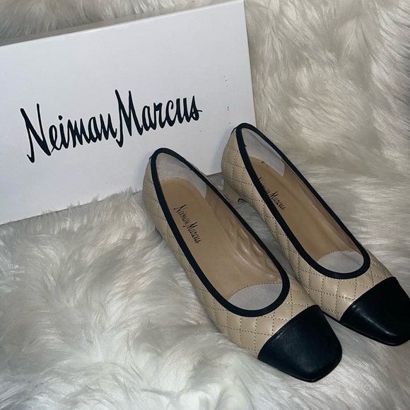 Neiman Marcus Shoes - Neiman Marcus quilted pump 🥂